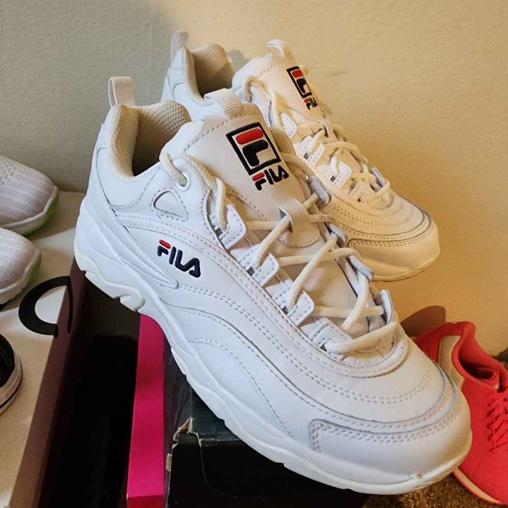 Fila Womens Disarray Athletic Shoes size 8
